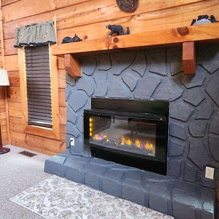 Story Brook: Beautiful True Log Cabin! Close To Dollywood, State Park, And More! セバービル エクステリア 写真
