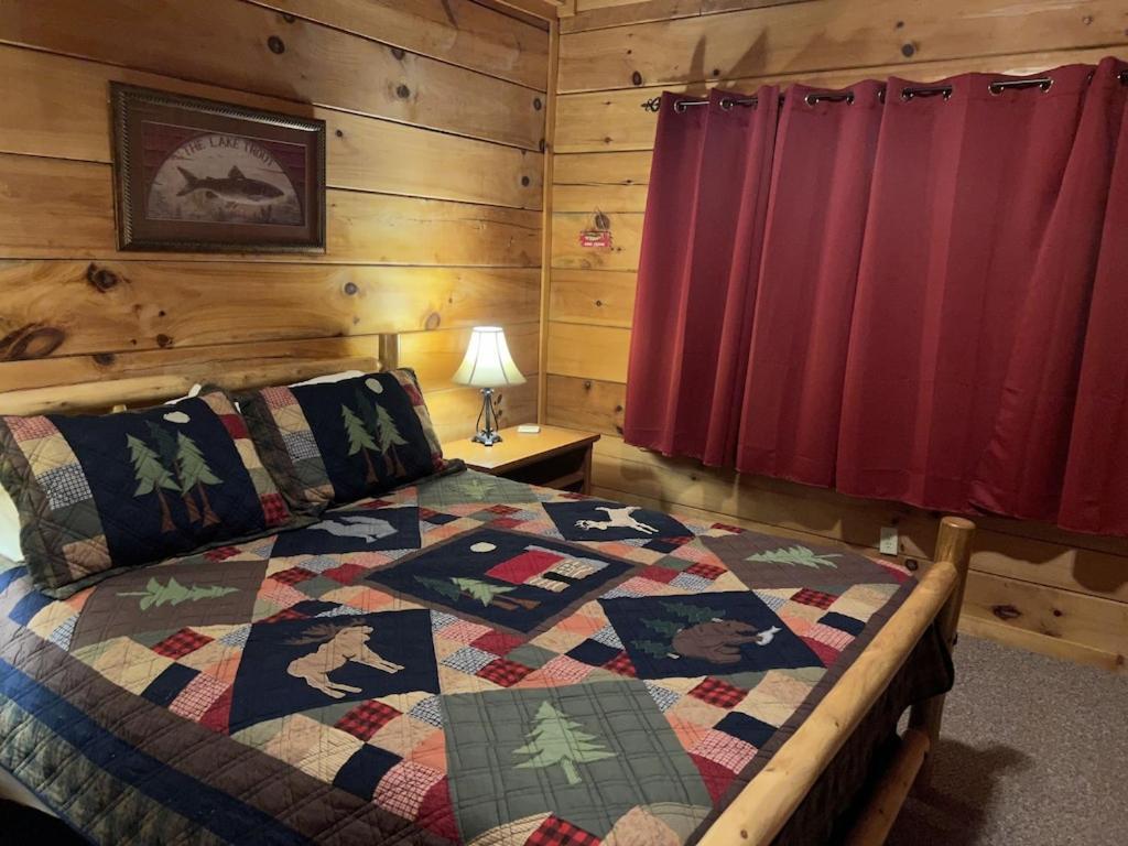 Story Brook: Beautiful True Log Cabin! Close To Dollywood, State Park, And More! セバービル エクステリア 写真