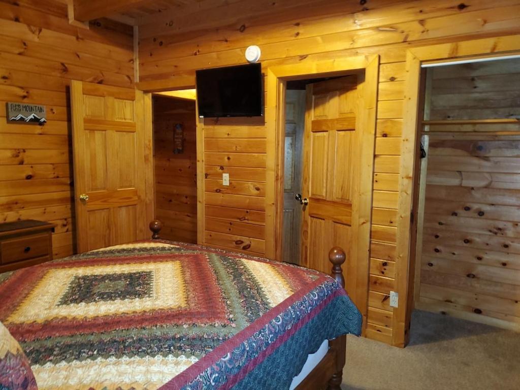 Story Brook: Beautiful True Log Cabin! Close To Dollywood, State Park, And More! セバービル エクステリア 写真